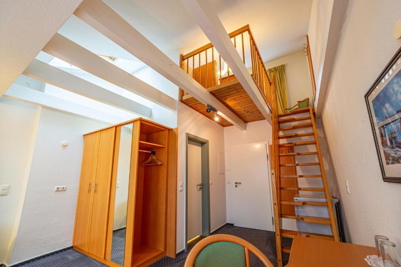 Hotel Rostock West Im "Kritzmow Park" Экстерьер фото