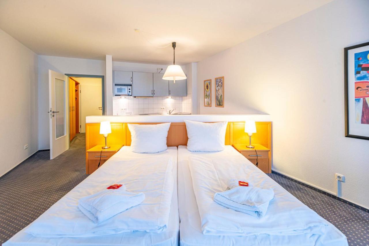 Hotel Rostock West Im "Kritzmow Park" Экстерьер фото
