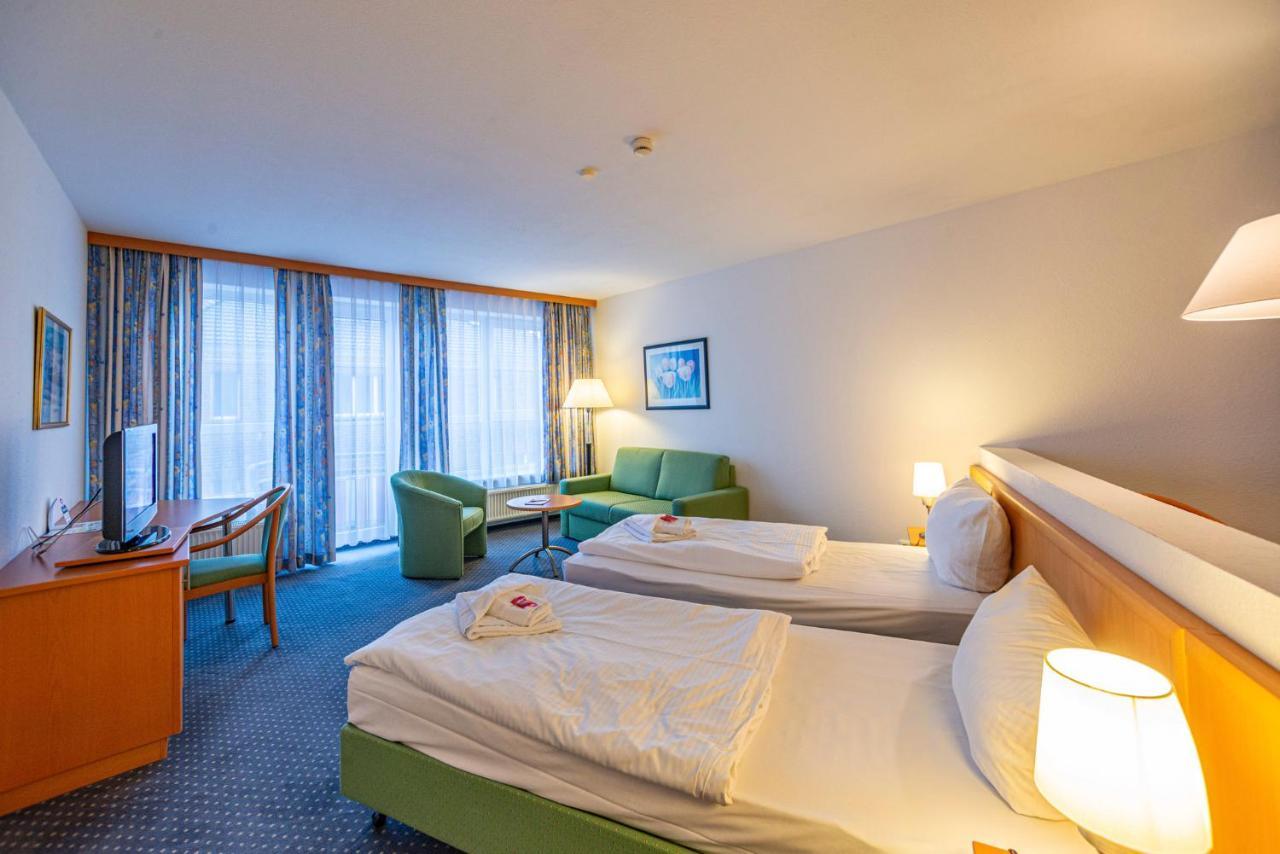 Hotel Rostock West Im "Kritzmow Park" Экстерьер фото
