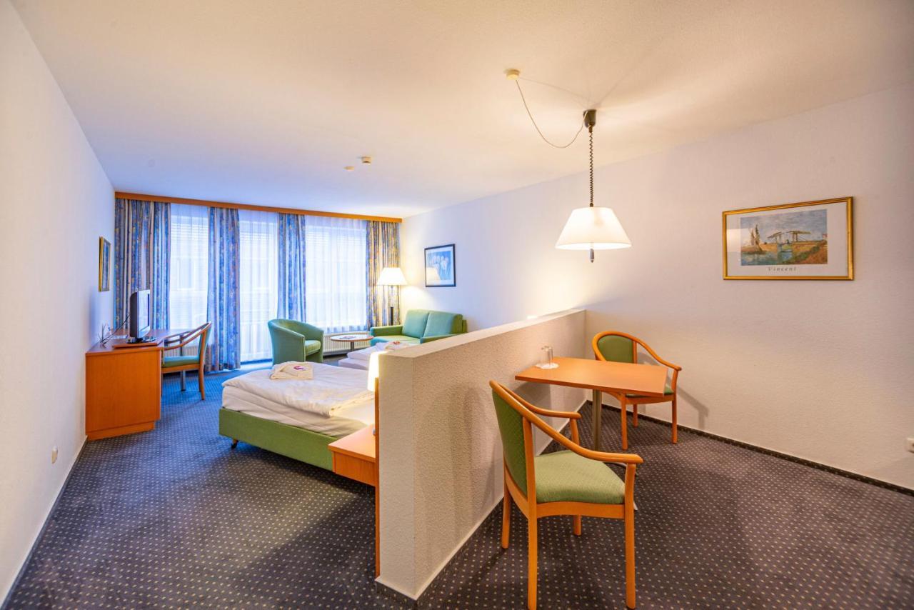 Hotel Rostock West Im "Kritzmow Park" Экстерьер фото