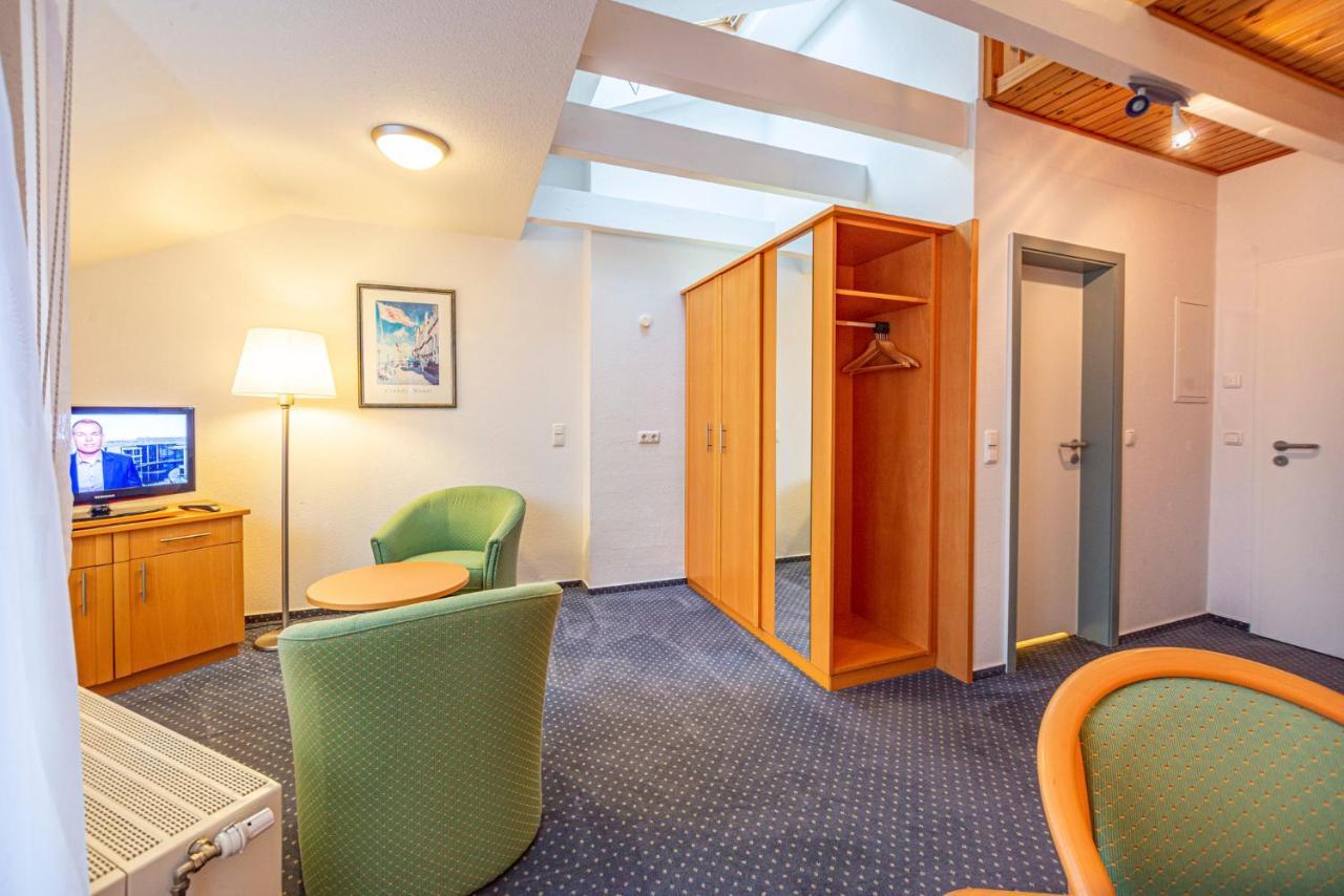 Hotel Rostock West Im "Kritzmow Park" Экстерьер фото