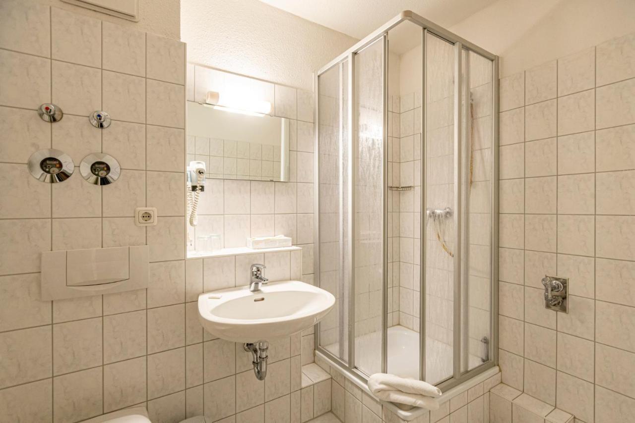 Hotel Rostock West Im "Kritzmow Park" Экстерьер фото